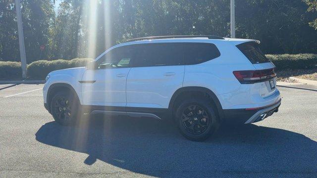 new 2025 Volkswagen Atlas car, priced at $49,476