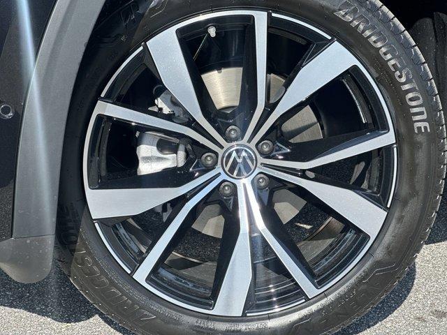 new 2025 Volkswagen Atlas car, priced at $53,873