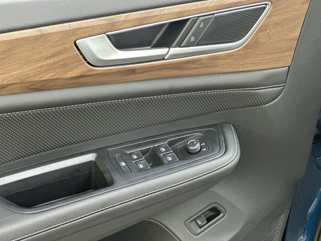 new 2025 Volkswagen Atlas car, priced at $43,584