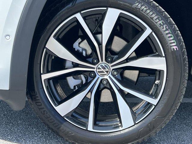 new 2025 Volkswagen Atlas car, priced at $53,880