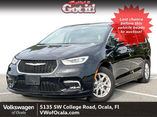 used 2024 Chrysler Pacifica car, priced at $27,507