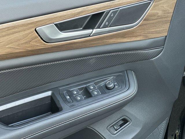 new 2025 Volkswagen Atlas car, priced at $44,669