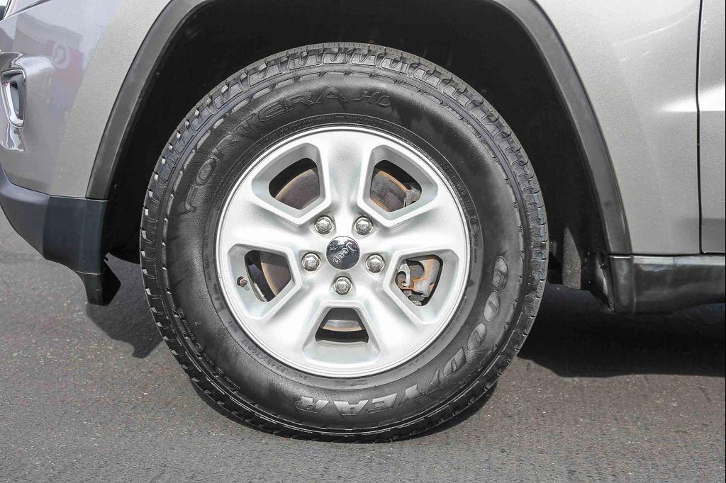 used 2015 Jeep Grand Cherokee car, priced at $12,499