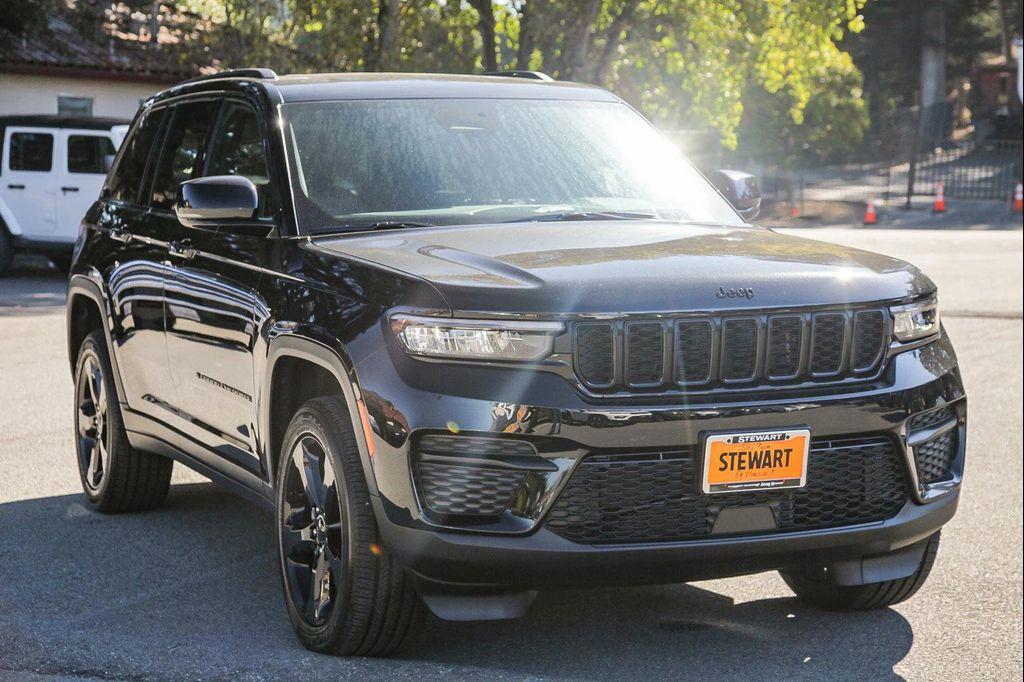 new 2025 Jeep Grand Cherokee car, priced at $46,375