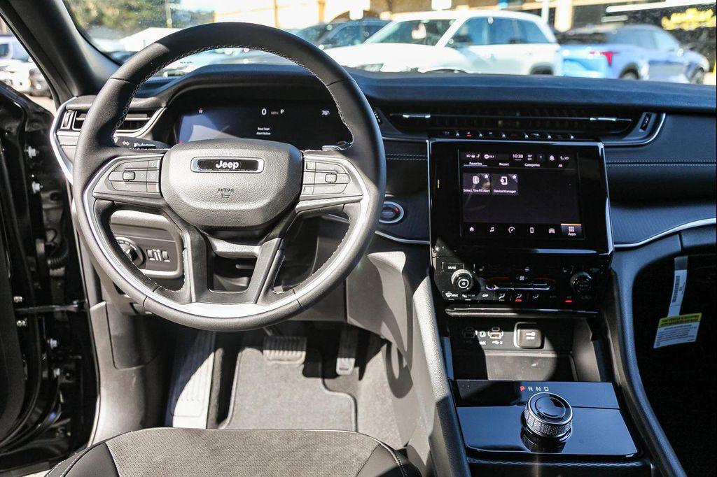 new 2025 Jeep Grand Cherokee car, priced at $46,375