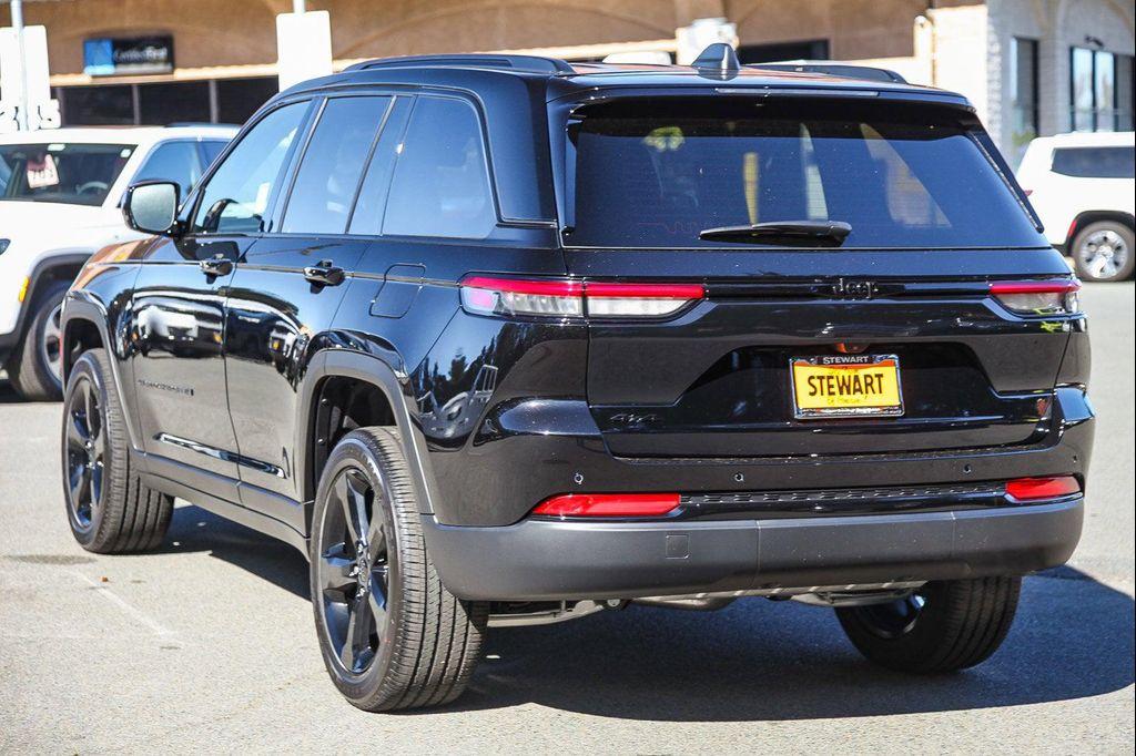 new 2025 Jeep Grand Cherokee car, priced at $46,375