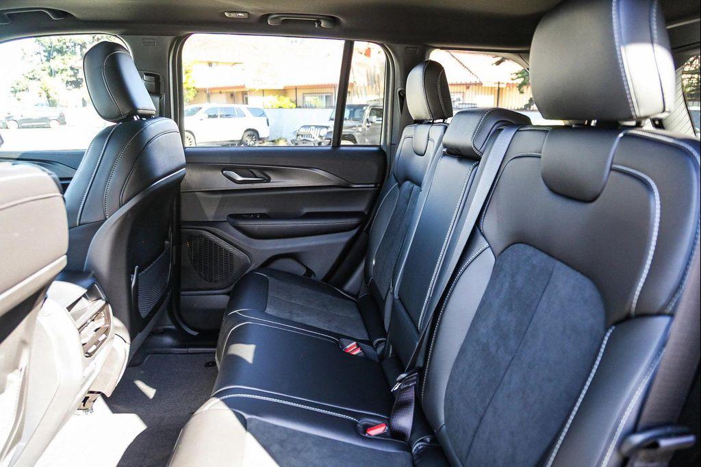 new 2025 Jeep Grand Cherokee car, priced at $46,375