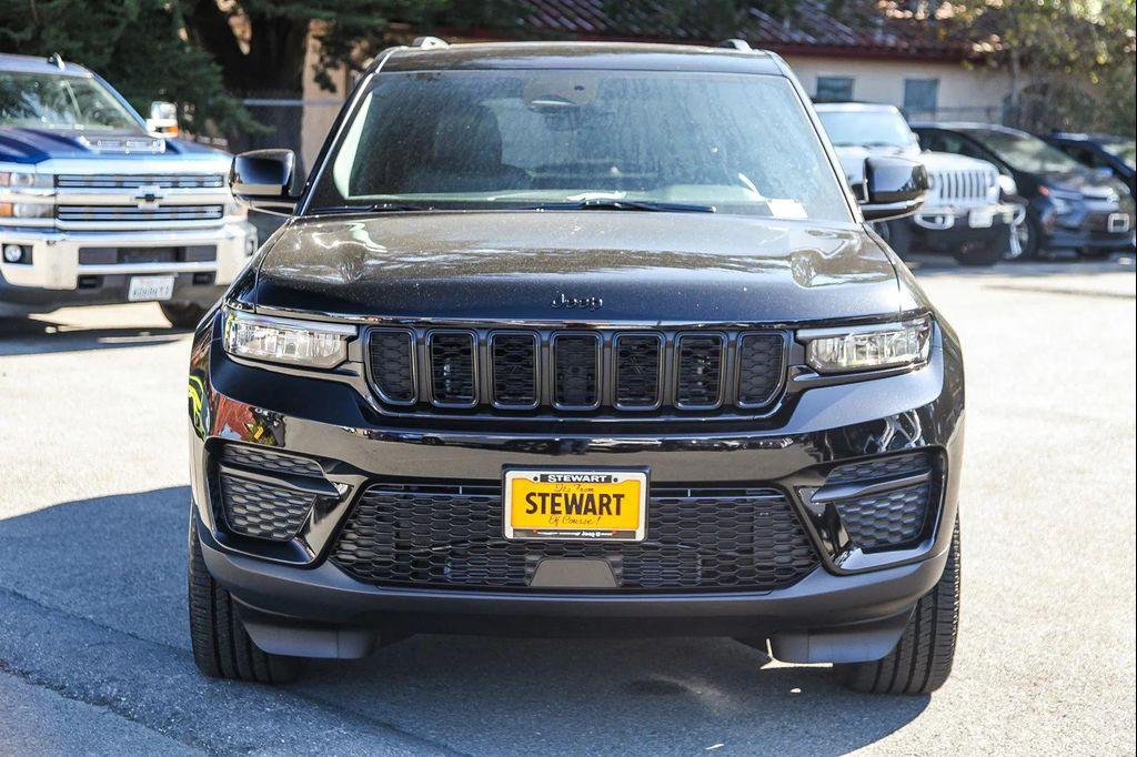 new 2025 Jeep Grand Cherokee car, priced at $46,375