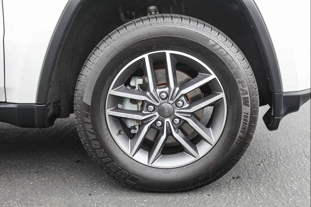 used 2020 Jeep Grand Cherokee car, priced at $25,999