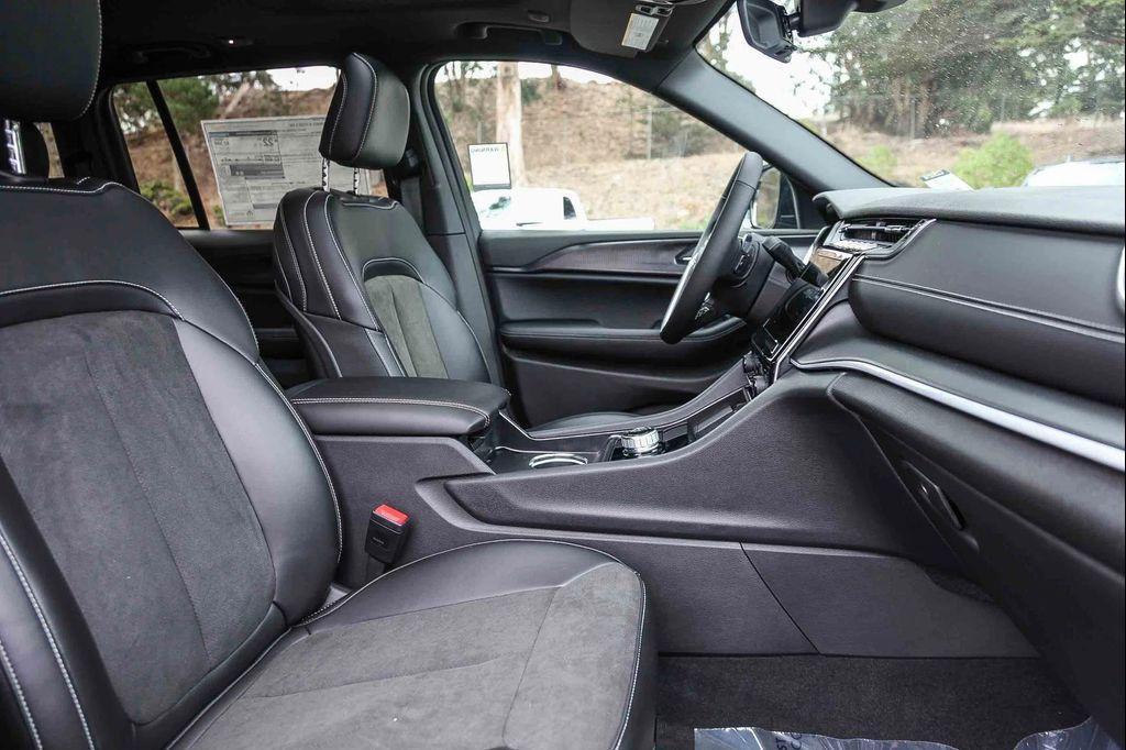 new 2025 Jeep Grand Cherokee car, priced at $45,888