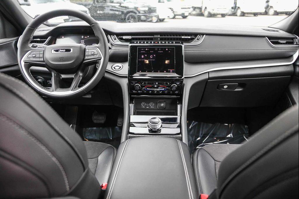 new 2025 Jeep Grand Cherokee car, priced at $45,888