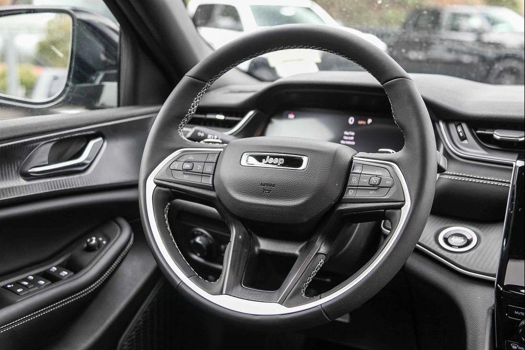 new 2025 Jeep Grand Cherokee car, priced at $45,888