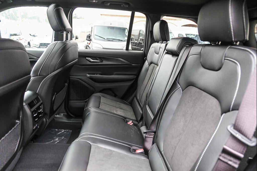 new 2025 Jeep Grand Cherokee car, priced at $45,888