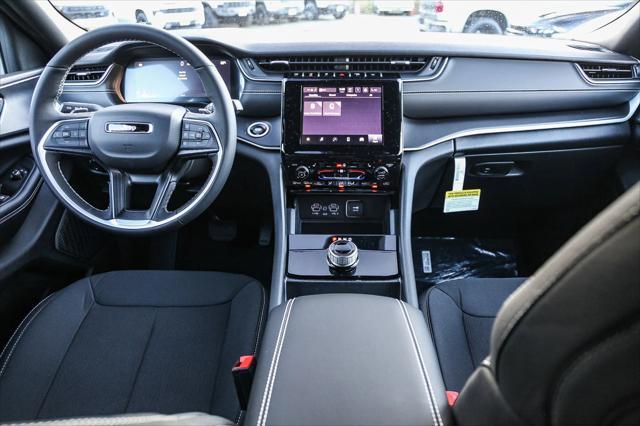 new 2025 Jeep Grand Cherokee car, priced at $39,375