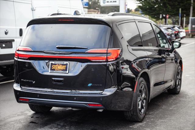 new 2025 Chrysler Pacifica Hybrid car, priced at $59,780