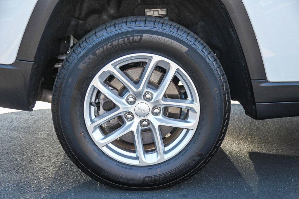 used 2025 Jeep Grand Cherokee L car, priced at $33,899