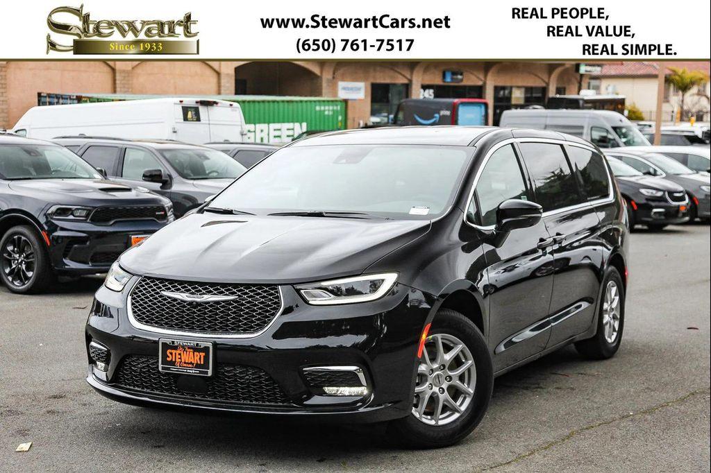 new 2025 Chrysler Pacifica car, priced at $43,425