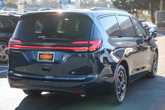 new 2025 Chrysler Pacifica Hybrid car, priced at $60,275