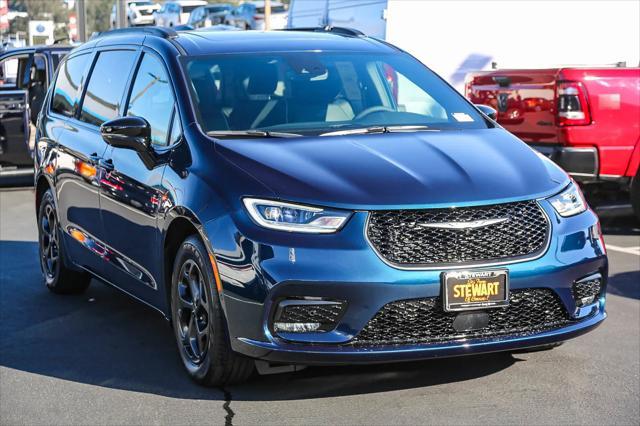 new 2025 Chrysler Pacifica Hybrid car, priced at $60,275