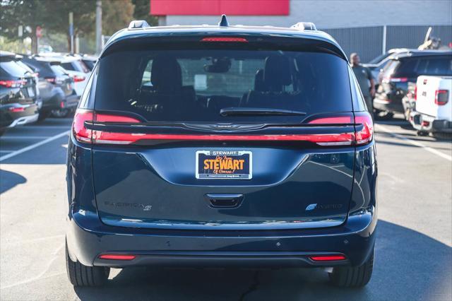 new 2025 Chrysler Pacifica Hybrid car, priced at $60,275