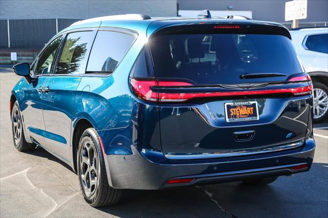 new 2025 Chrysler Pacifica Hybrid car, priced at $60,275