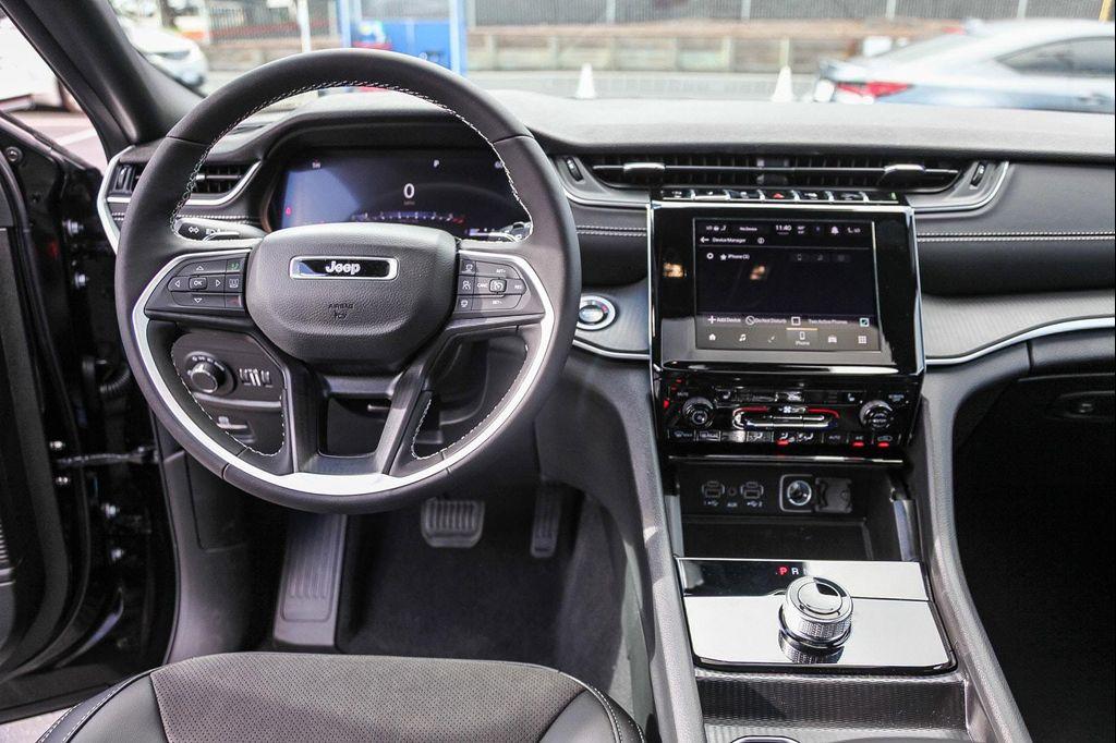 new 2025 Jeep Grand Cherokee car, priced at $48,375