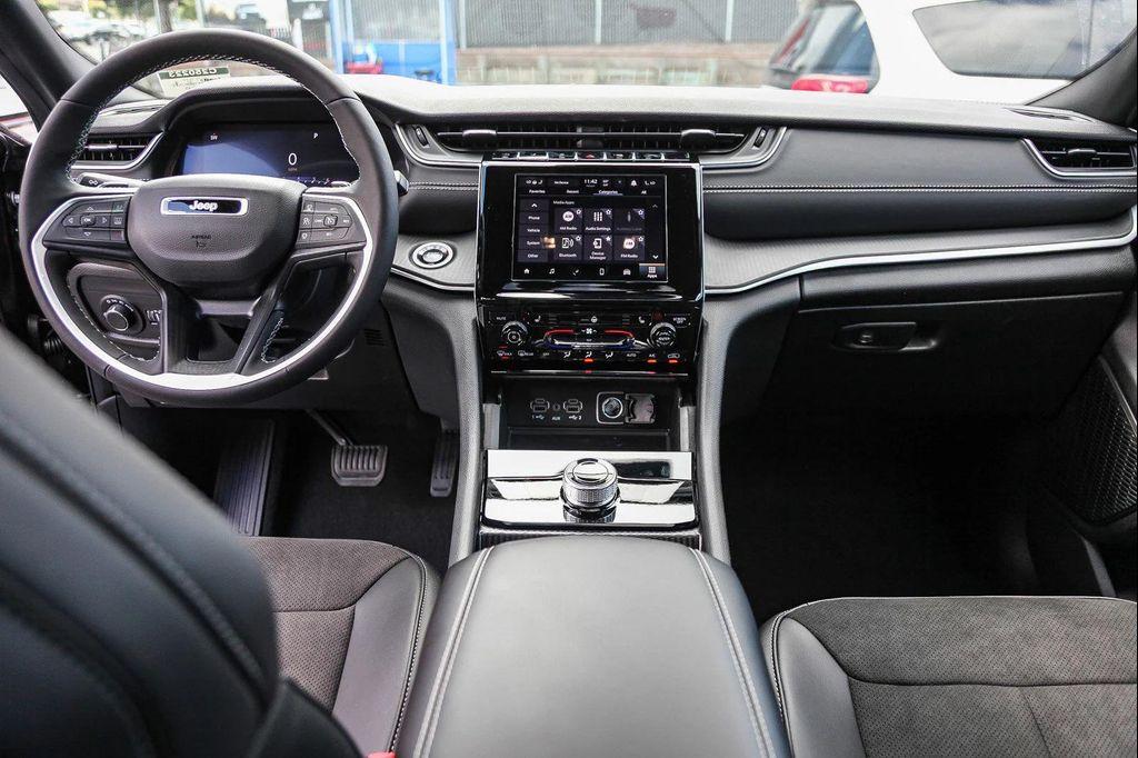 new 2025 Jeep Grand Cherokee car, priced at $48,375