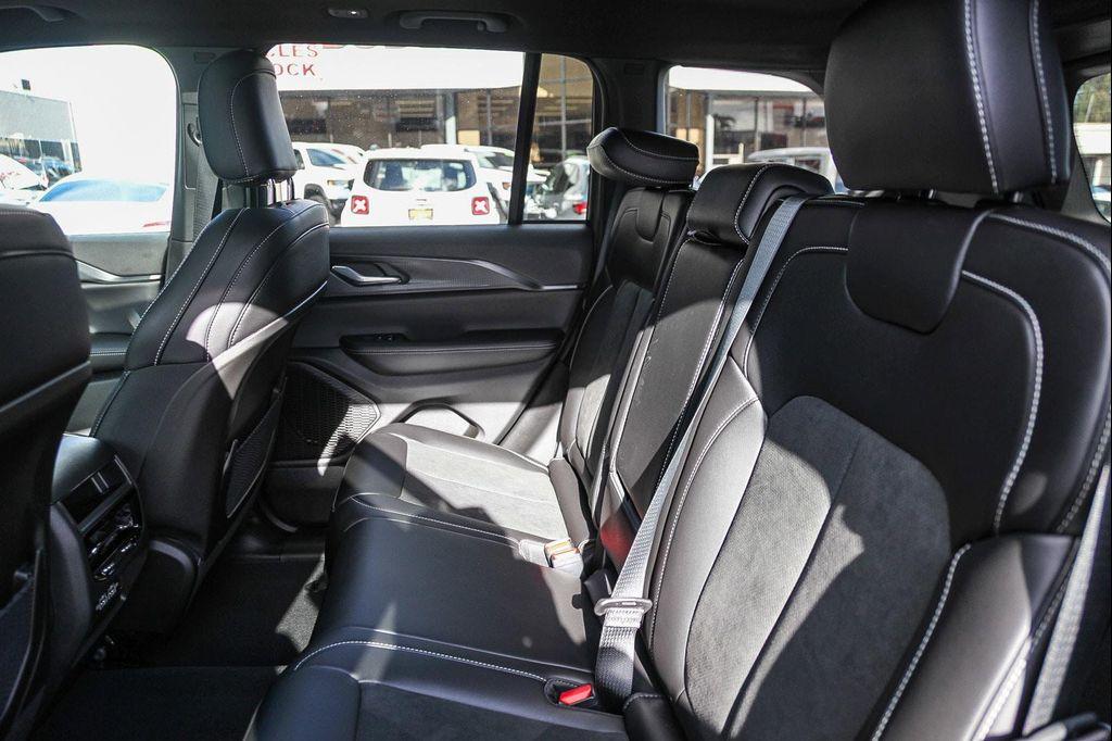 new 2025 Jeep Grand Cherokee car, priced at $48,375