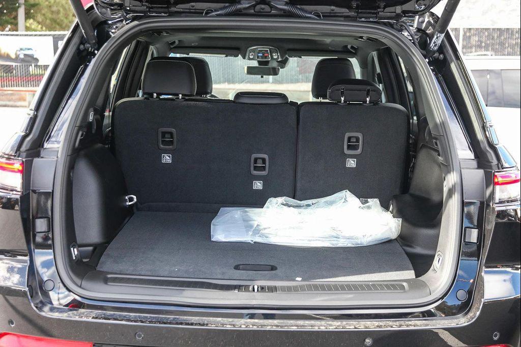 new 2025 Jeep Grand Cherokee car, priced at $48,375