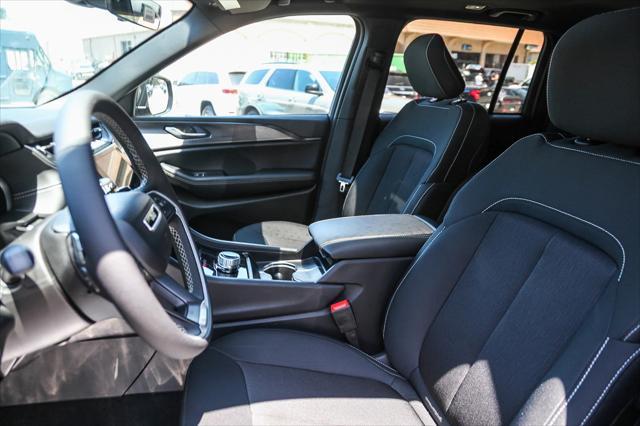 new 2025 Jeep Grand Cherokee car, priced at $42,175