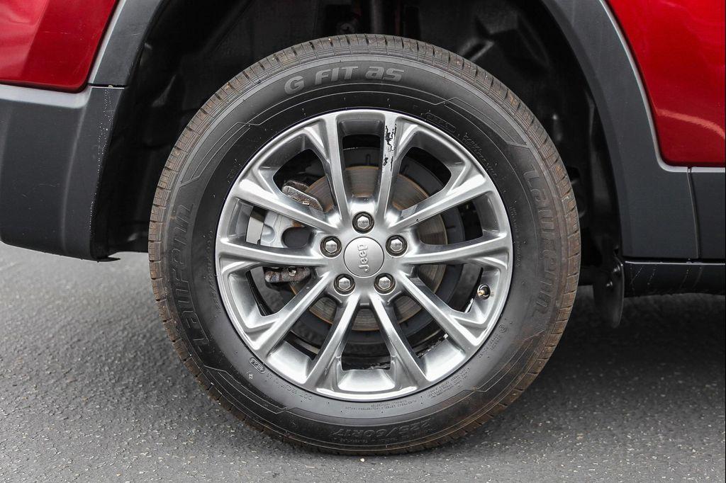 used 2019 Jeep Cherokee car, priced at $13,888