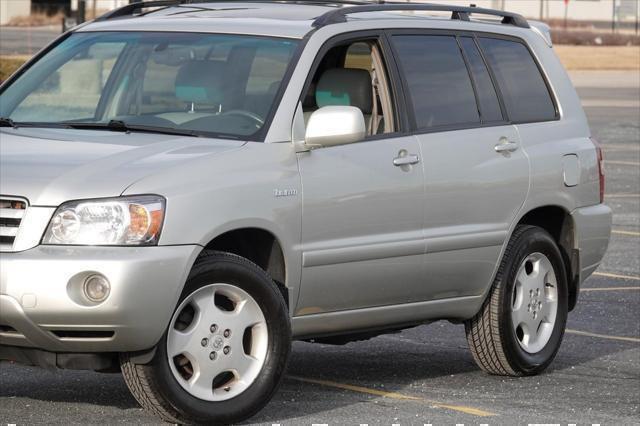 used 2005 Toyota Highlander car, priced at $5,875