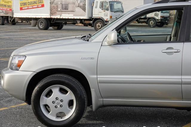used 2005 Toyota Highlander car, priced at $5,875