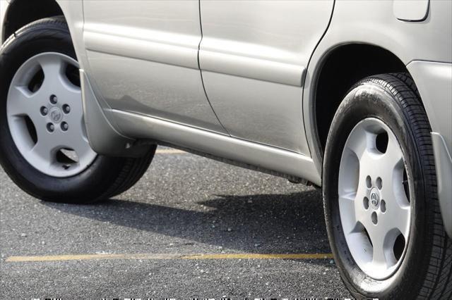 used 2005 Toyota Highlander car, priced at $5,875