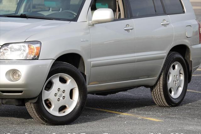 used 2005 Toyota Highlander car, priced at $5,875