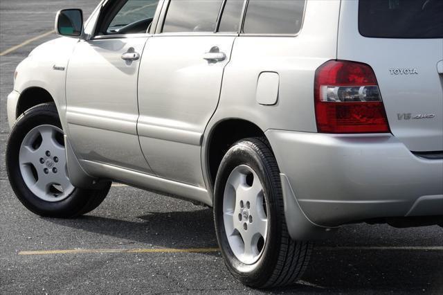 used 2005 Toyota Highlander car, priced at $5,875