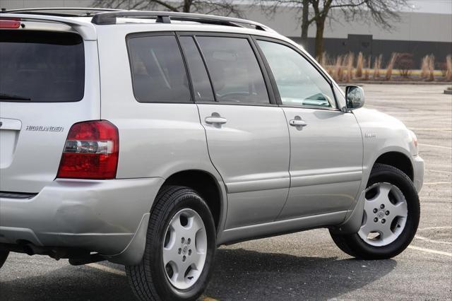 used 2005 Toyota Highlander car, priced at $5,875