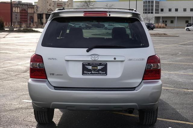 used 2005 Toyota Highlander car, priced at $5,875