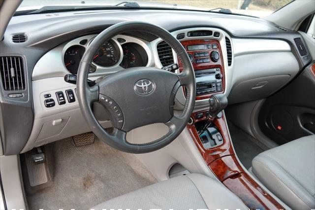used 2005 Toyota Highlander car, priced at $5,875