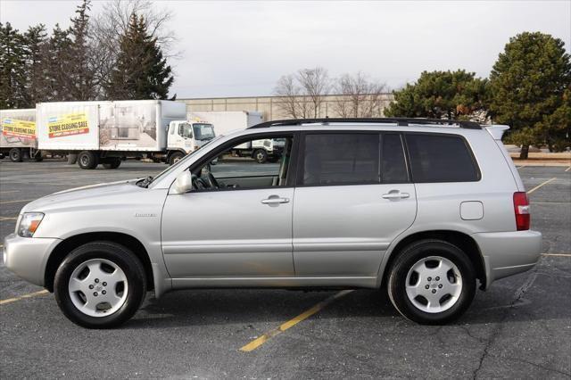 used 2005 Toyota Highlander car, priced at $5,875