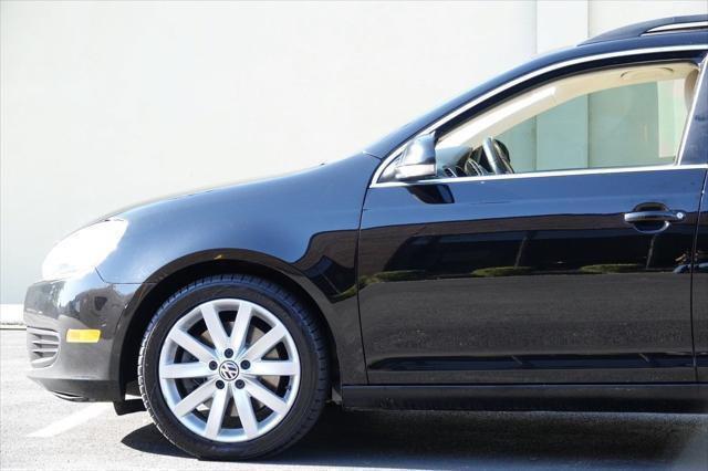 used 2013 Volkswagen Jetta SportWagen car, priced at $14,875