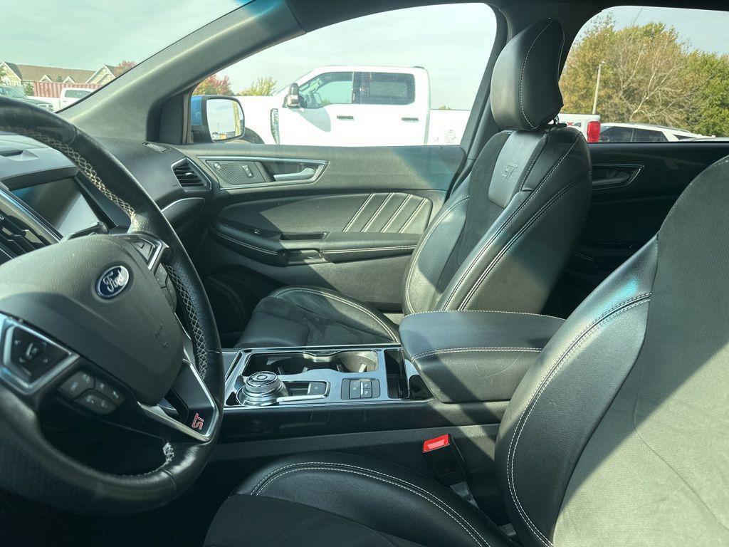 used 2019 Ford Edge car