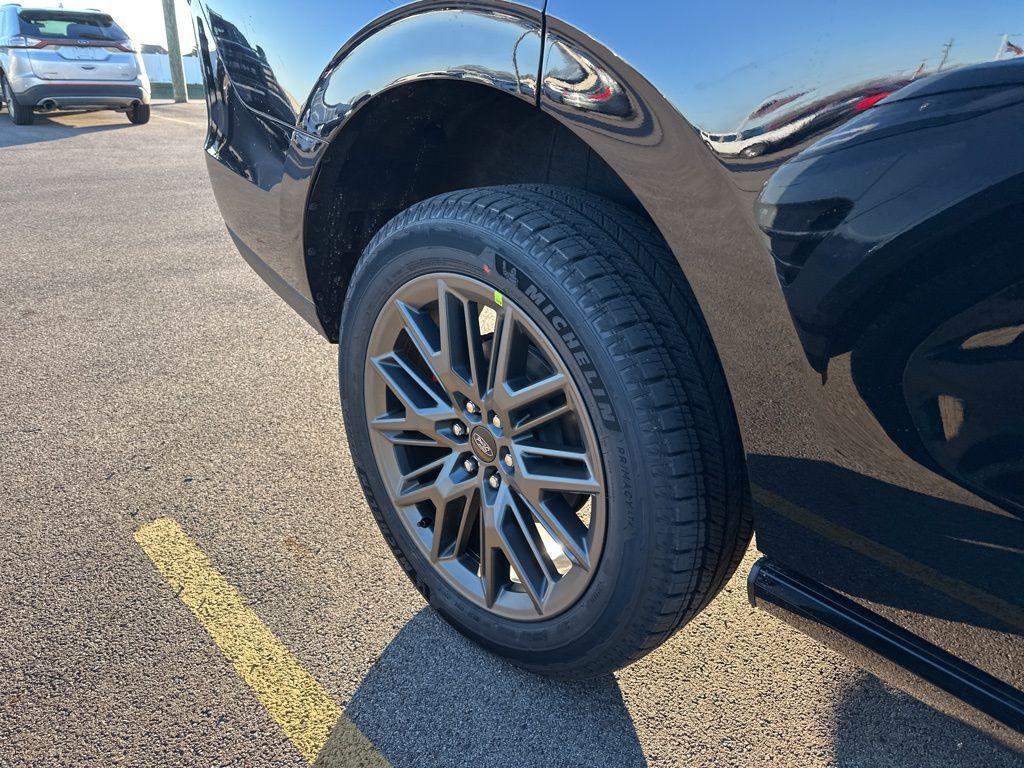 new 2025 Ford Expedition car, priced at $81,302