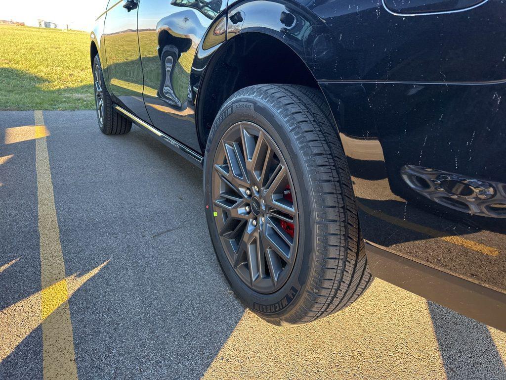 new 2025 Ford Expedition car, priced at $81,302