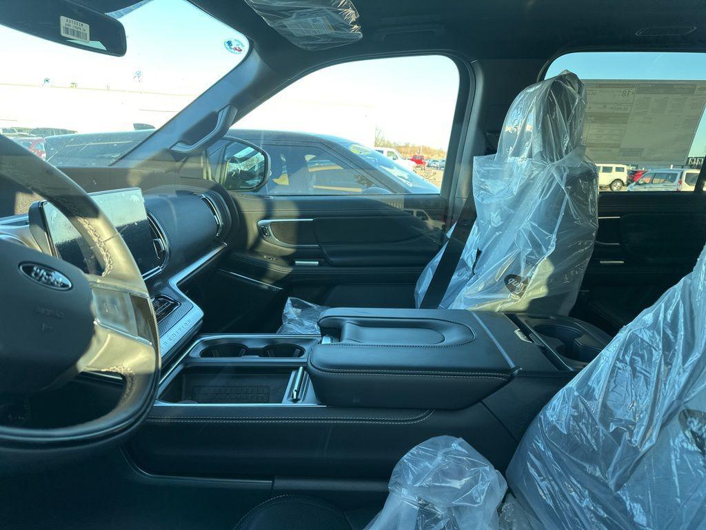 new 2025 Ford Expedition car, priced at $81,302