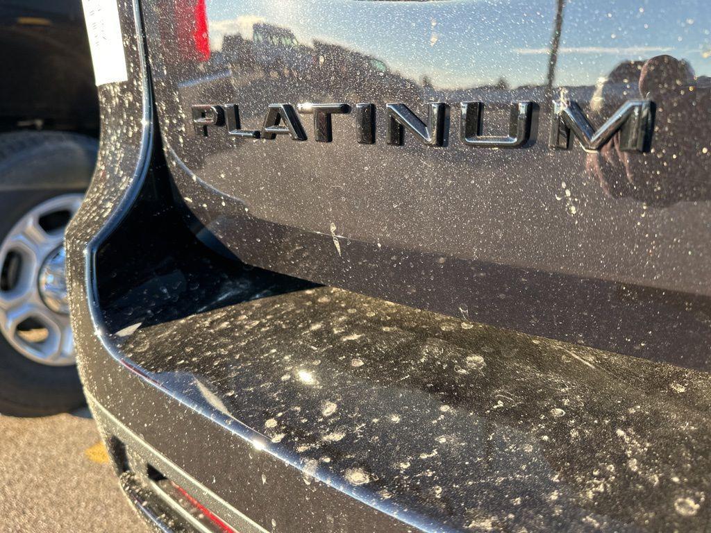 new 2025 Ford Expedition car, priced at $81,302