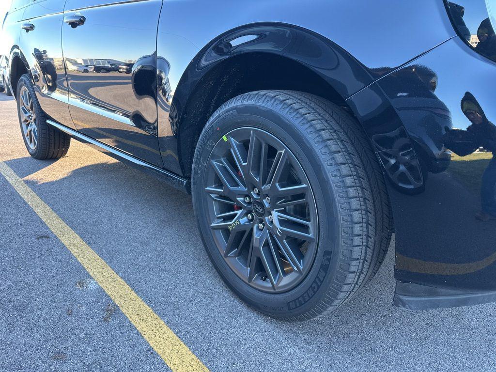 new 2025 Ford Expedition car, priced at $81,302