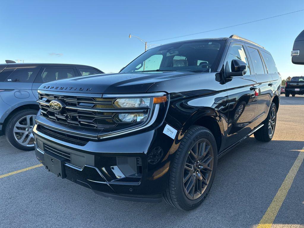 new 2025 Ford Expedition car, priced at $81,302