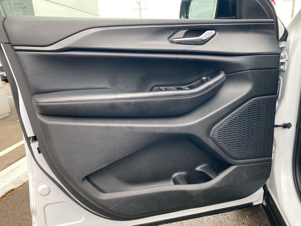 used 2024 Jeep Grand Cherokee L car, priced at $29,831