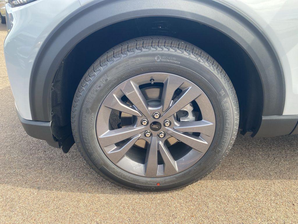 new 2025 Ford Explorer car, priced at $46,106